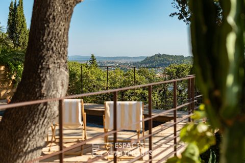 Villa with high-end services in a natural setting on the heights of Hyères