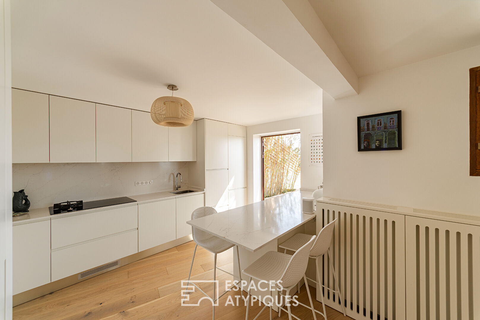 Villa with high-end services in a natural setting on the heights of Hyères
