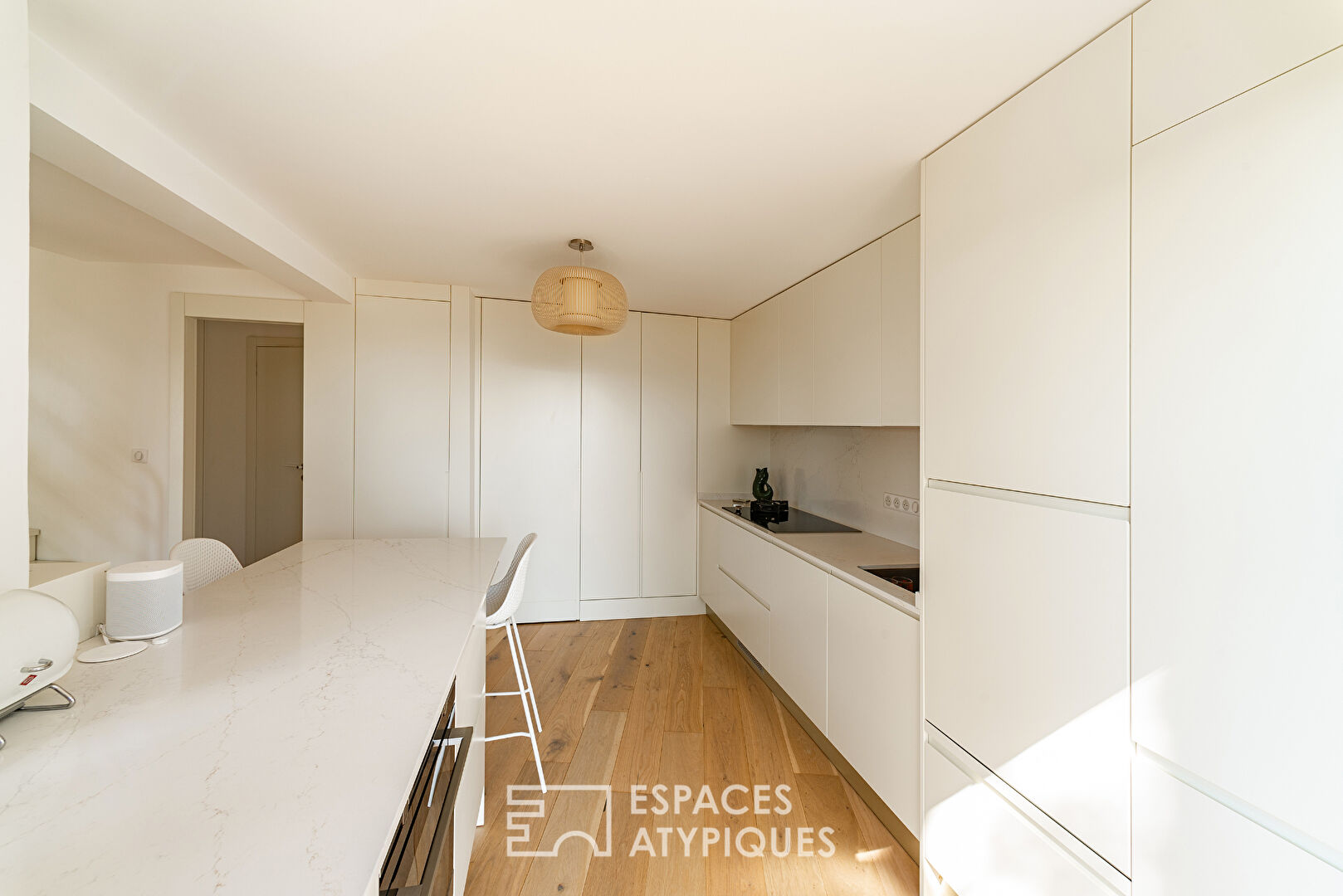 Villa with high-end services in a natural setting on the heights of Hyères