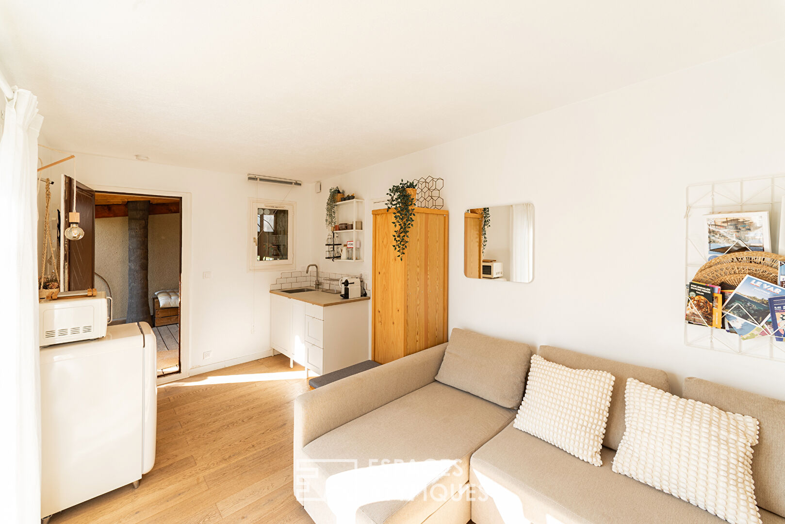 Villa with high-end services in a natural setting on the heights of Hyères