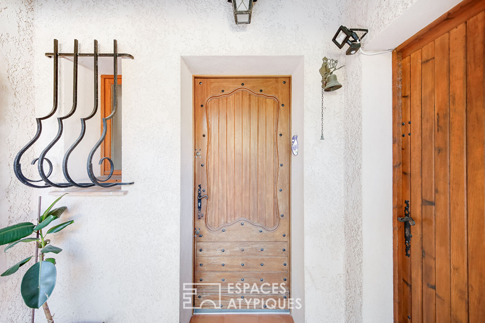 Family villa with generous volumes and swimming pool in Solliès-Pont