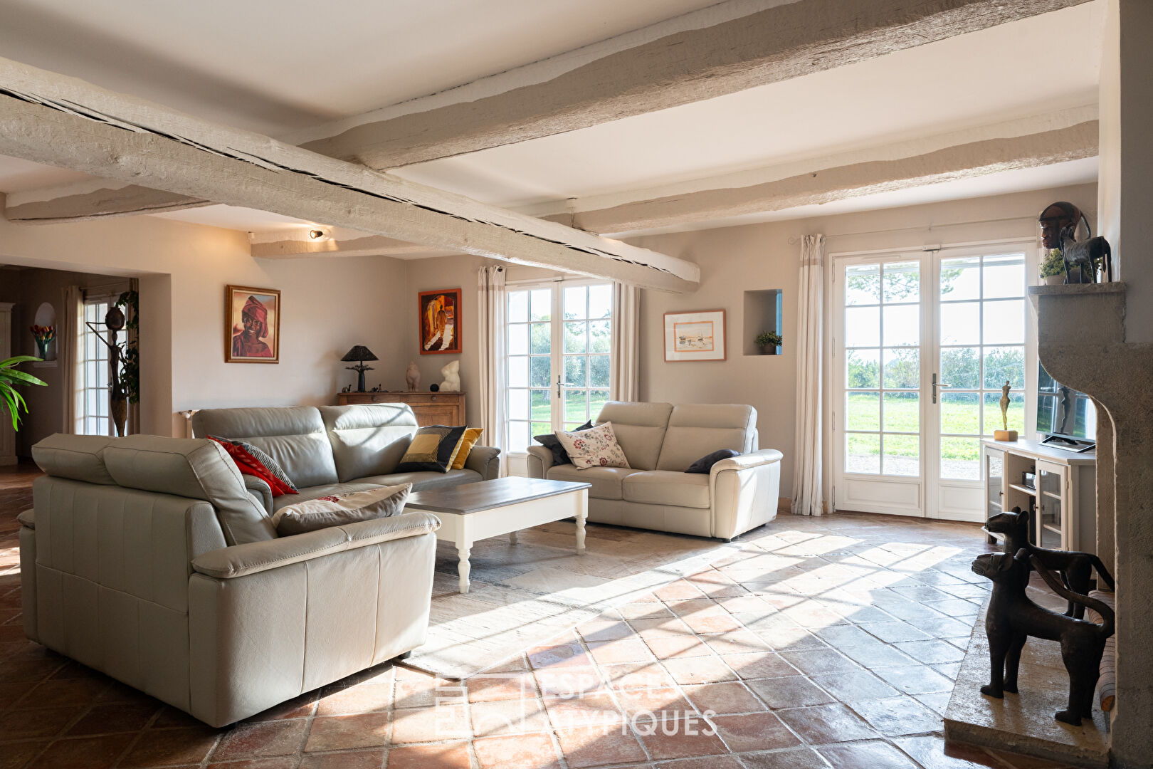 Authentic Provencal farmhouse with swimming pool and wooded grounds