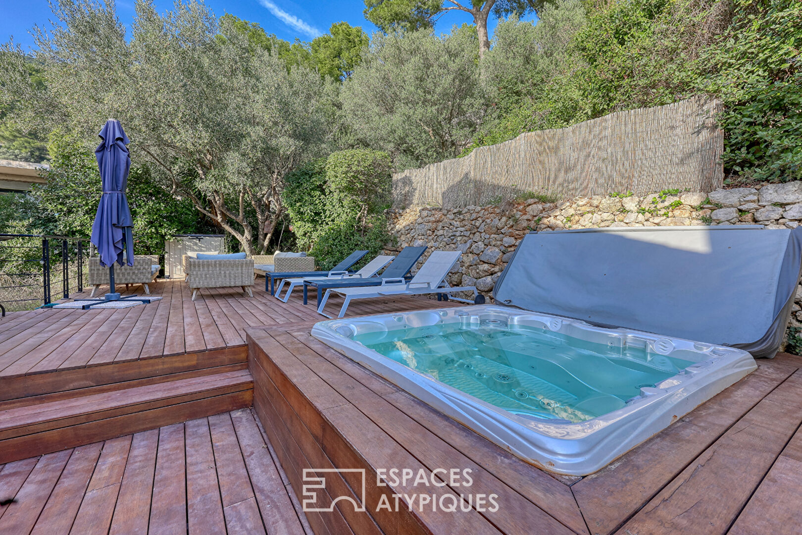 Renovated villa with panoramic view of Toulon harbor