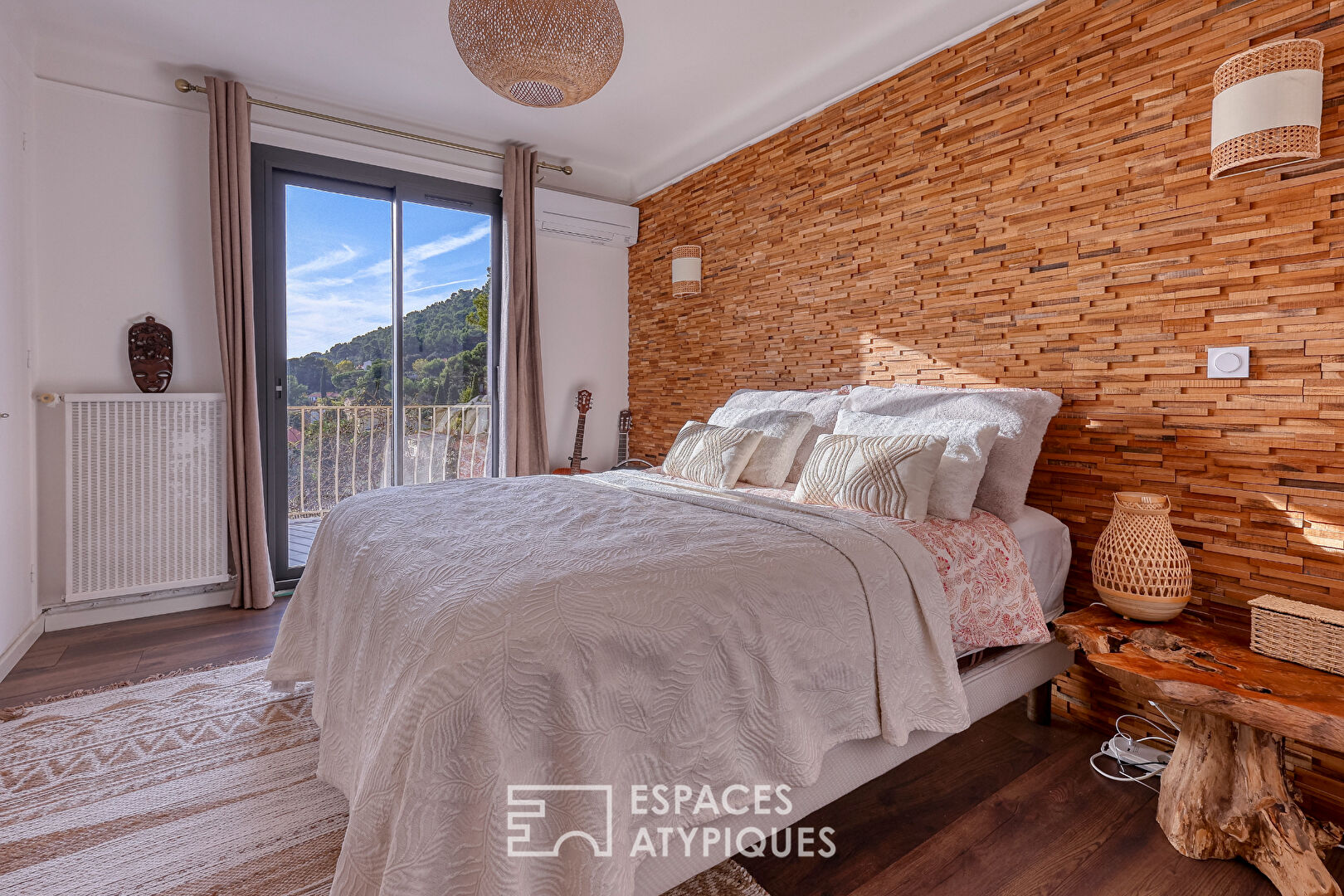 Renovated villa with panoramic view of Toulon harbor