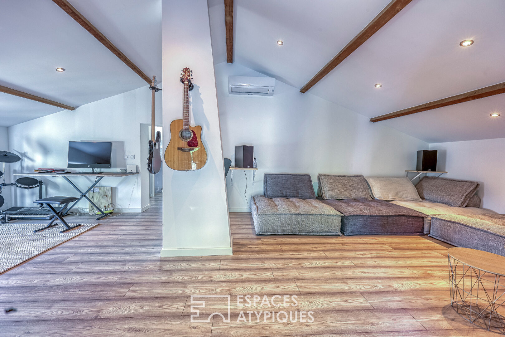 Renovated villa with panoramic view of Toulon harbor