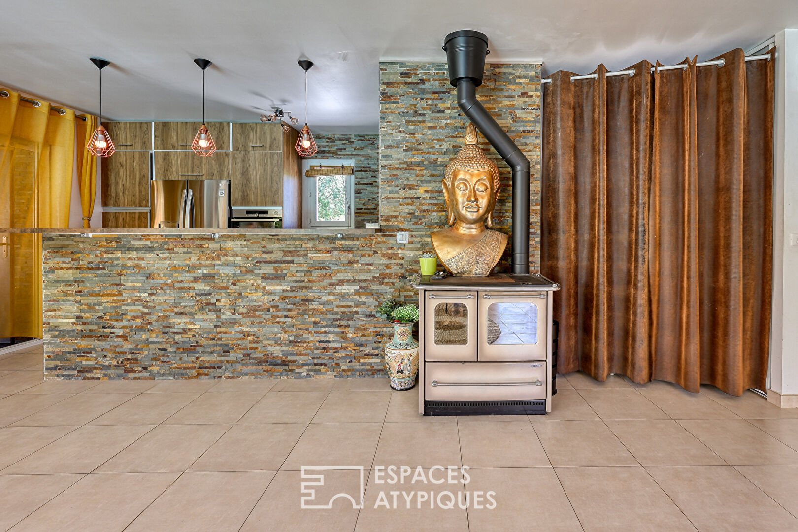 Atypical villa treated in a Balinese spirit