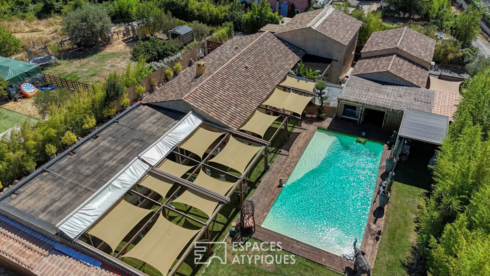 Atypical villa treated in a Balinese spirit