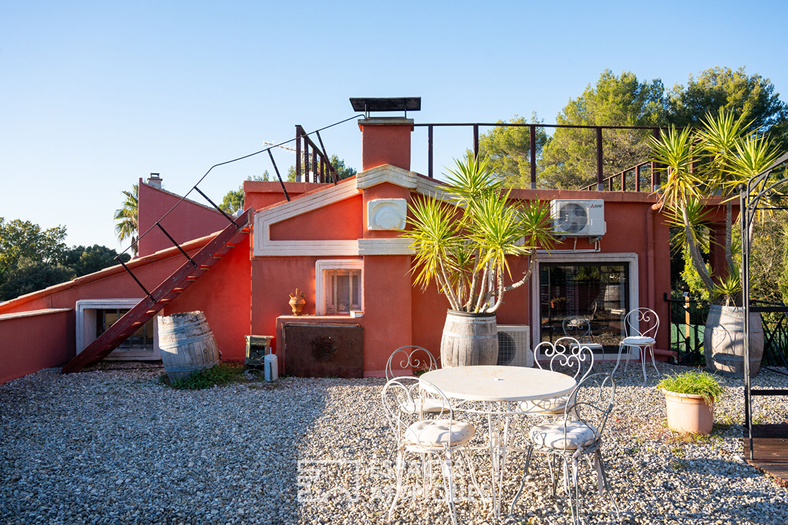 Artist’s house at the foot of the Sainte Baume natural park