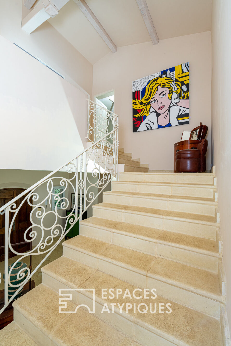 Contemporary house large volumes 250 m2 on 5000 m