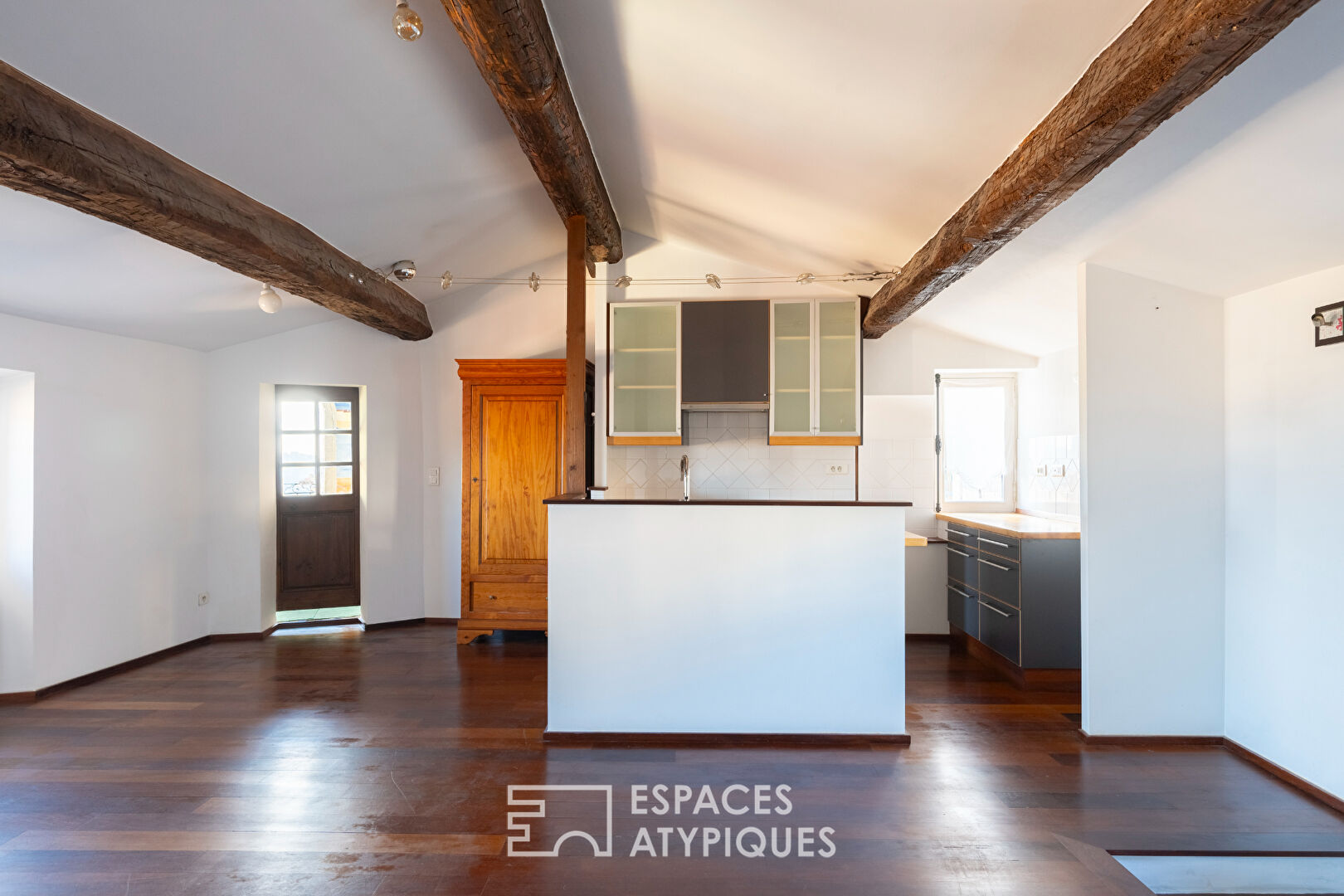 Appartement dans le centre historique d’Hyères avec une vue mer lointaine
