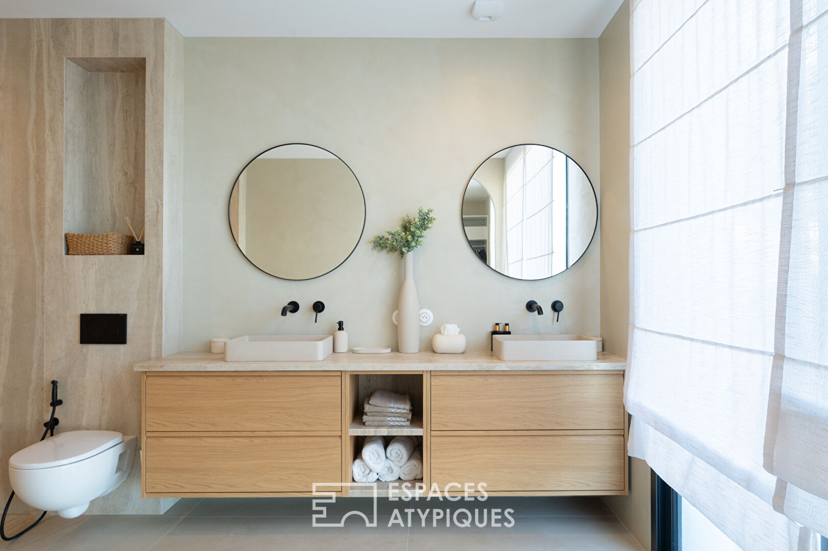 Single-storey architect-designed villa in Californian style