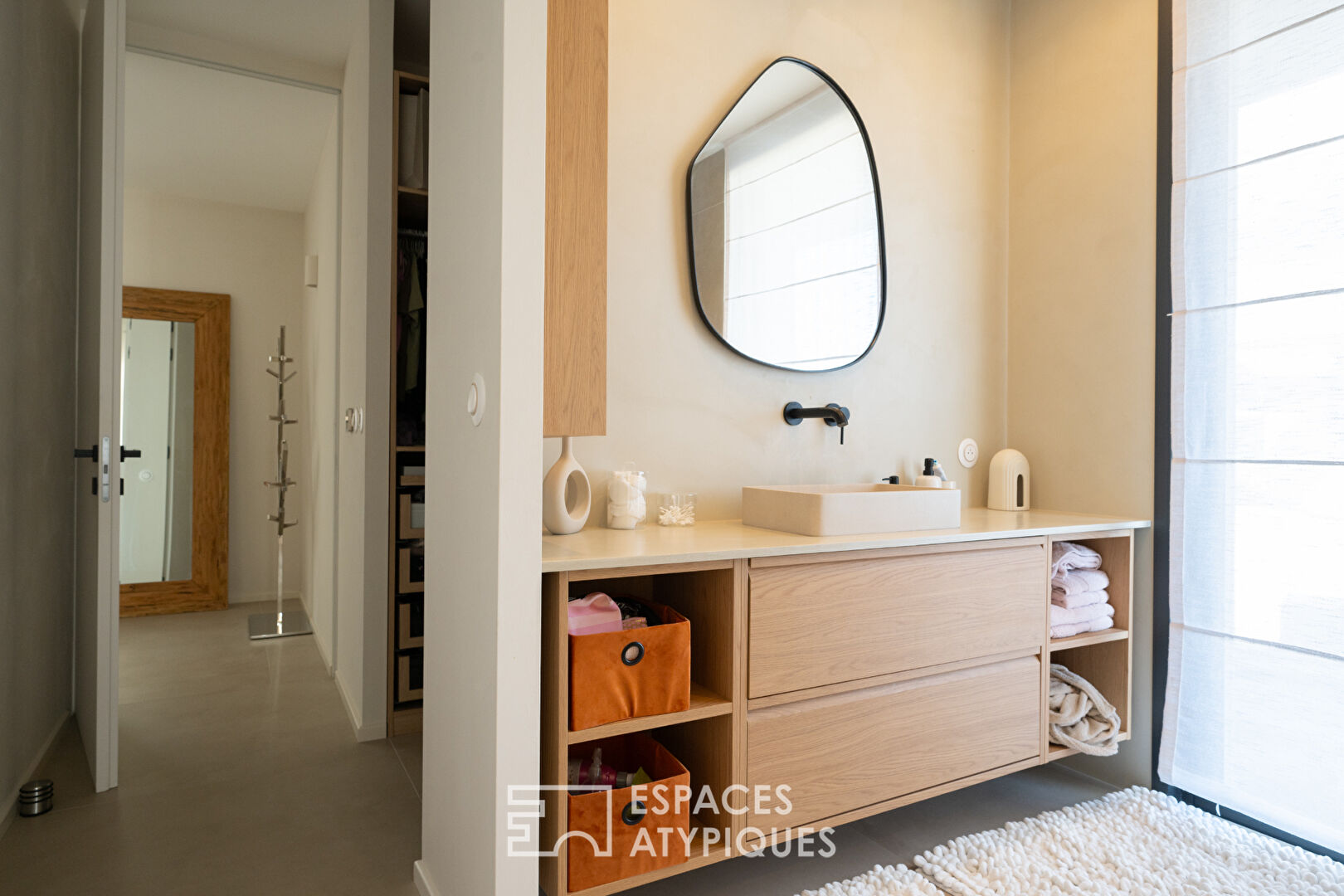 Single-storey architect-designed villa in Californian style