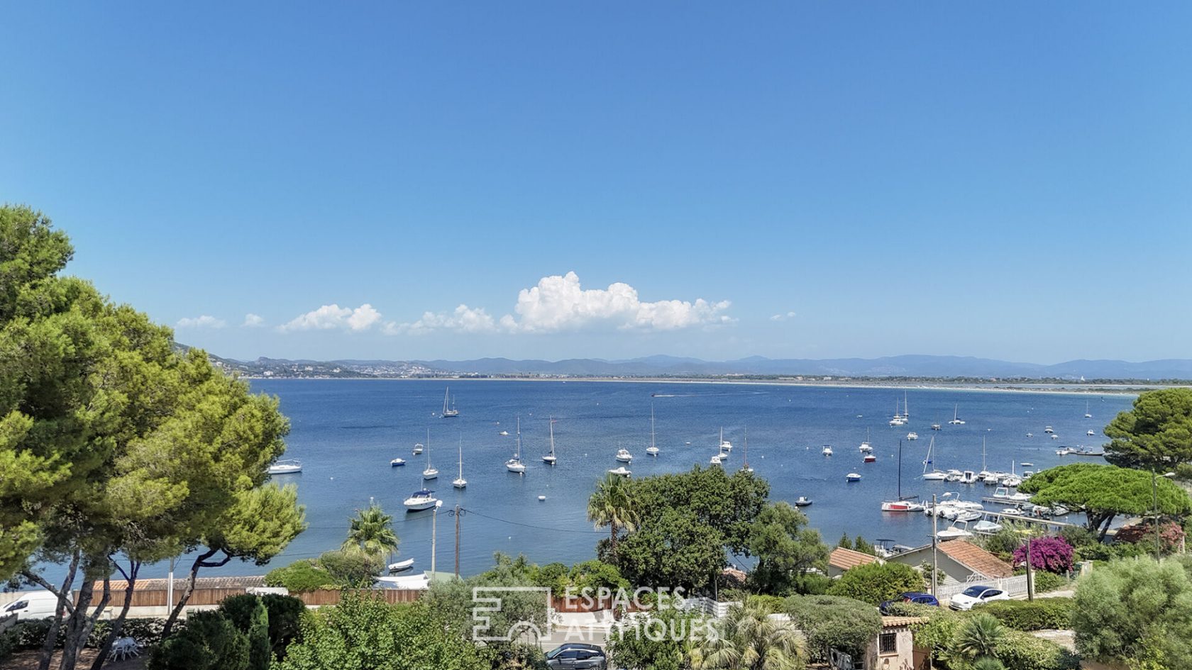 Villa with sea view in Hyères la Madrague