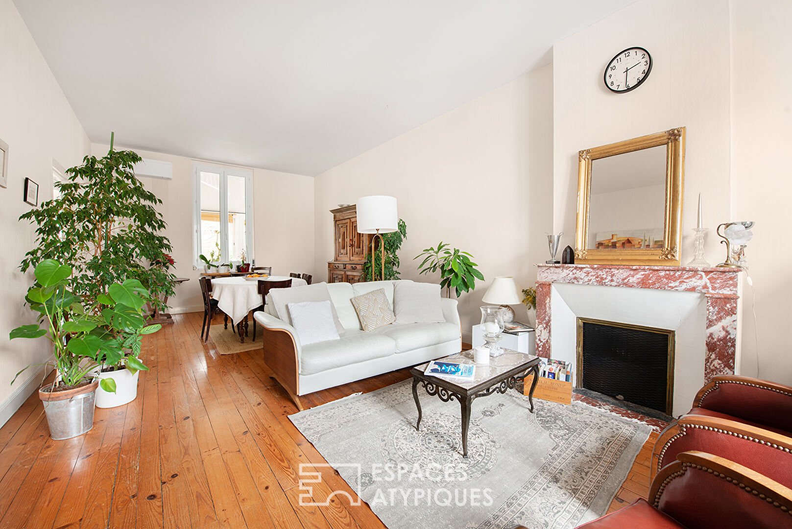 Maison avec jardin et garage située au Corporal