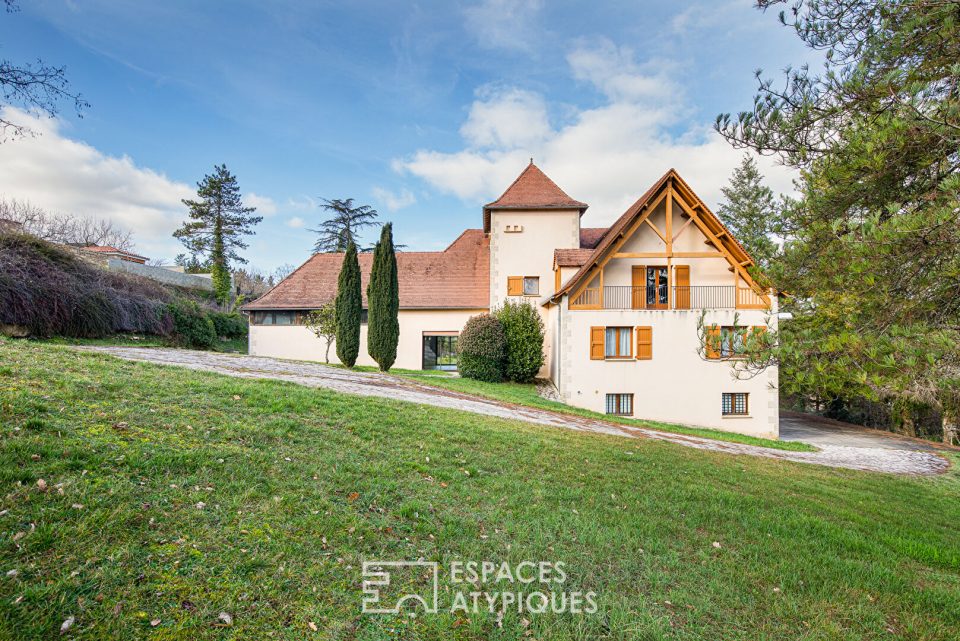 Villa avec piscine en position dominante à VILLEFRANCHE DE ROUERGUE