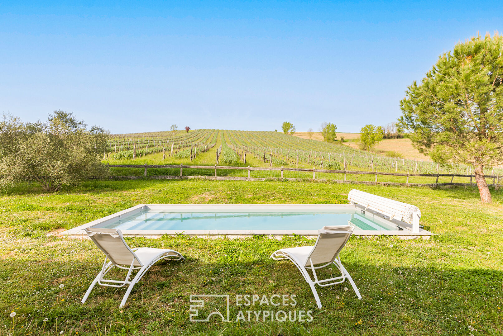 Ancien chai rénové avec piscine au coeur des vignes