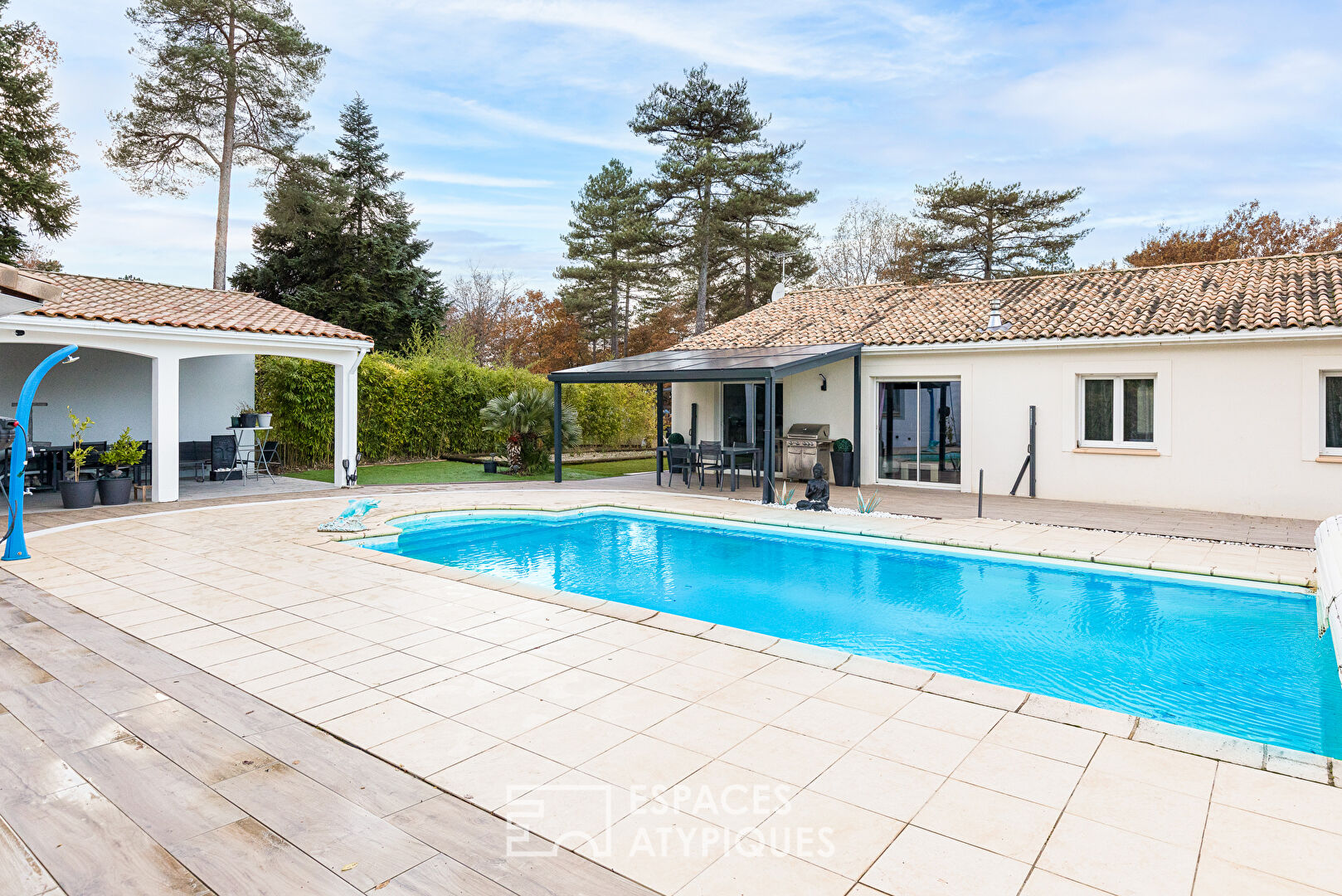 Villa de plain-pied avec piscine et appartement indépendant