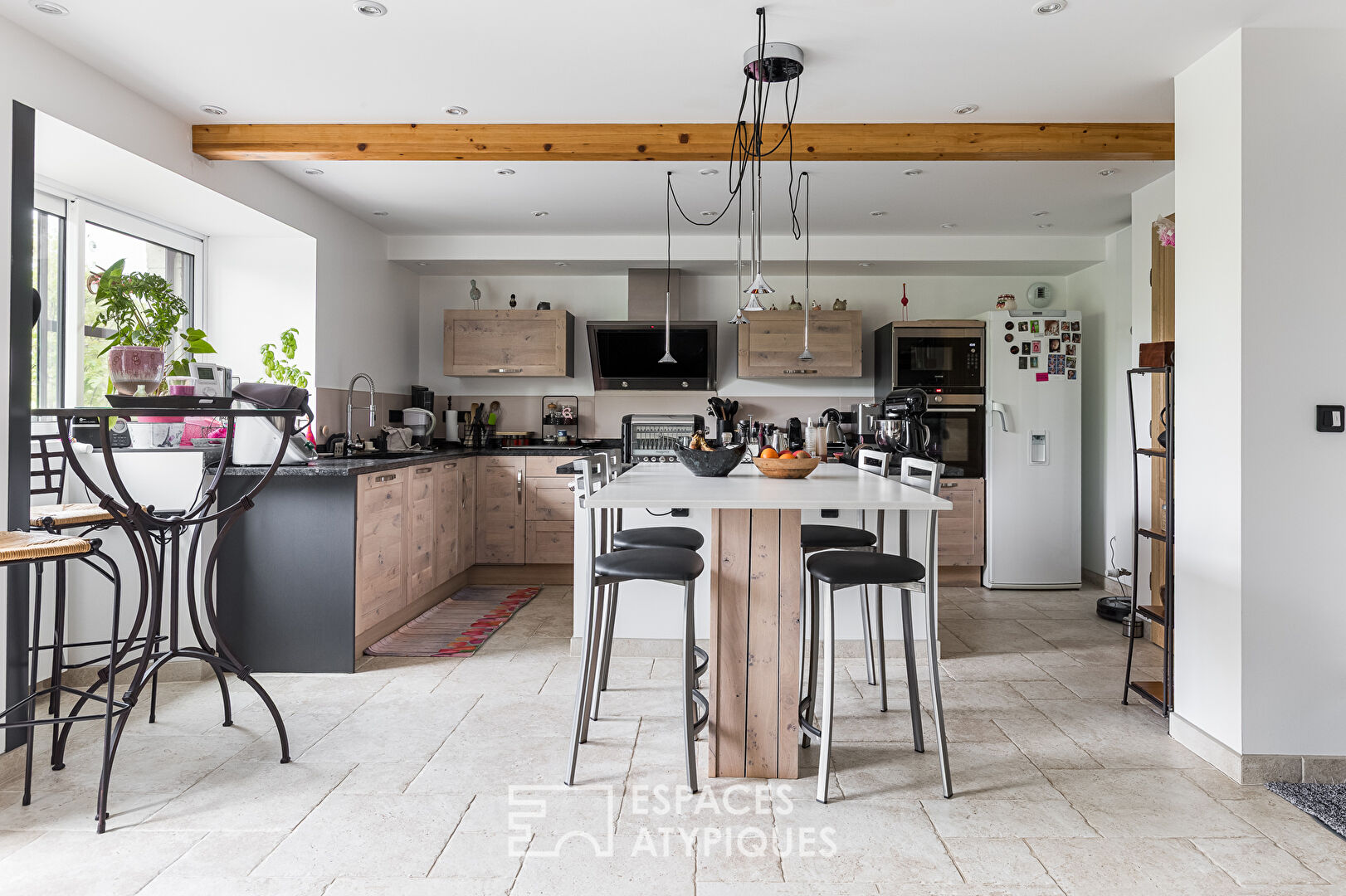 Between forest and meadow, charming building with swimming pool a stone’s throw from Gaillac.