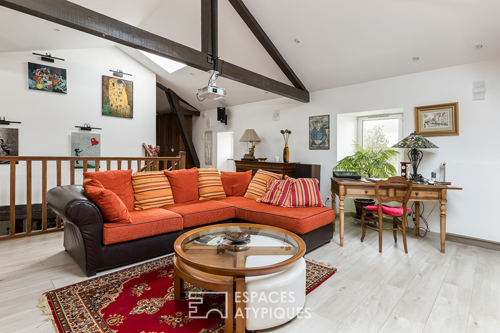 Between forest and meadow, charming building with swimming pool a stone’s throw from Gaillac.