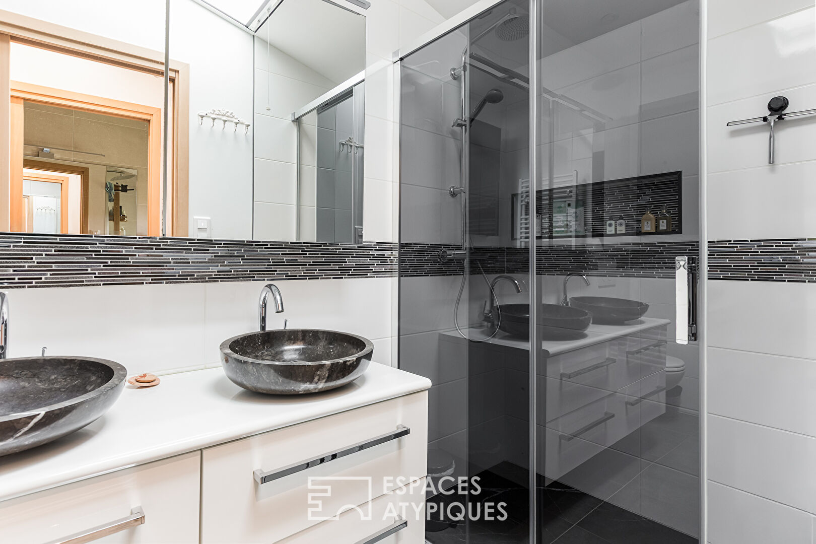 Between forest and meadow, charming building with swimming pool a stone’s throw from Gaillac.