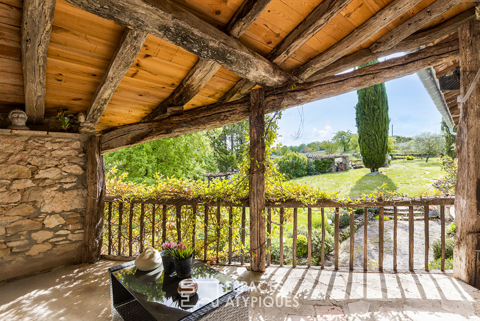 Between forest and meadow, charming building with swimming pool a stone’s throw from Gaillac.