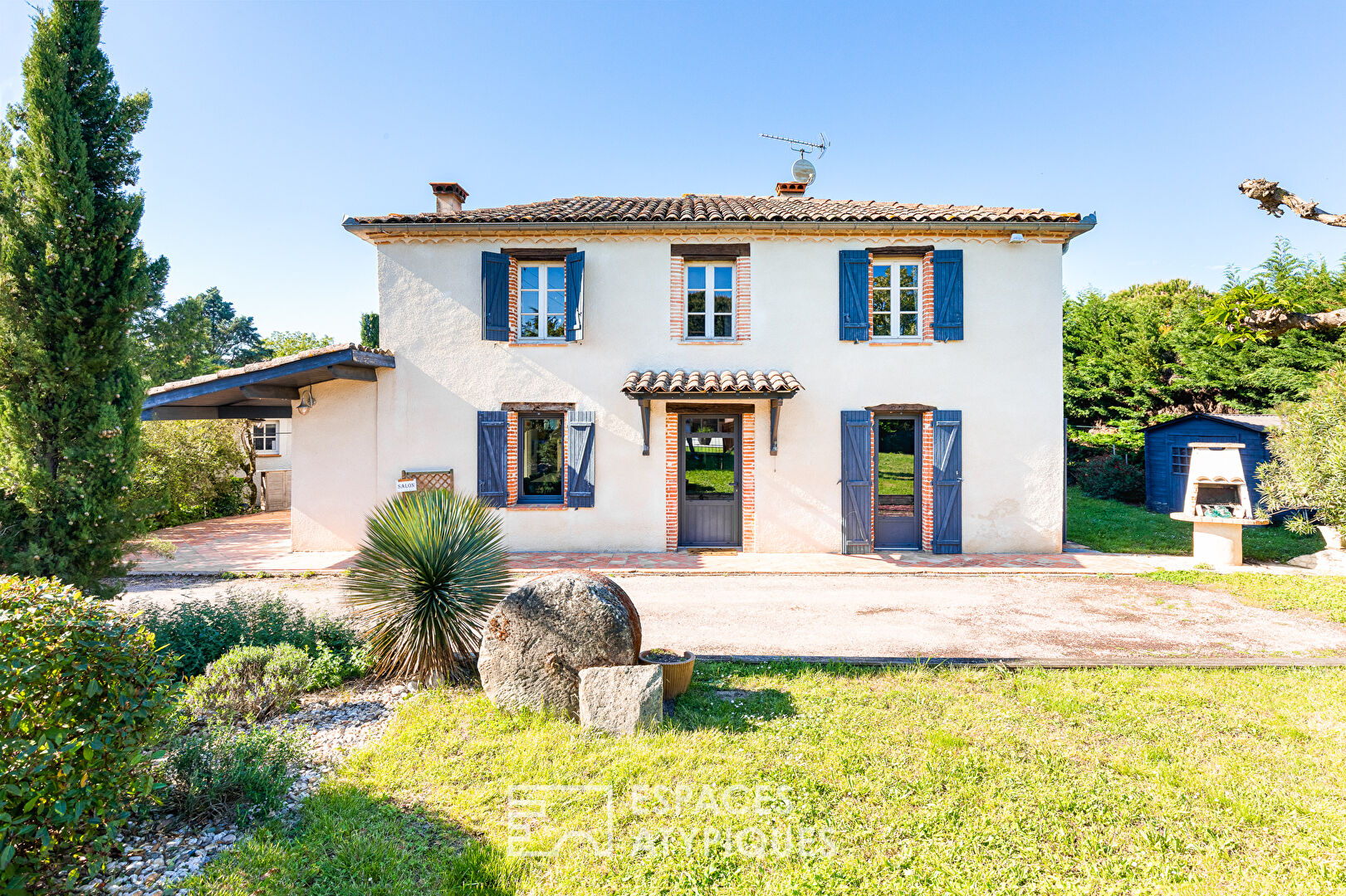 Family home with swimming pool near Gaillac