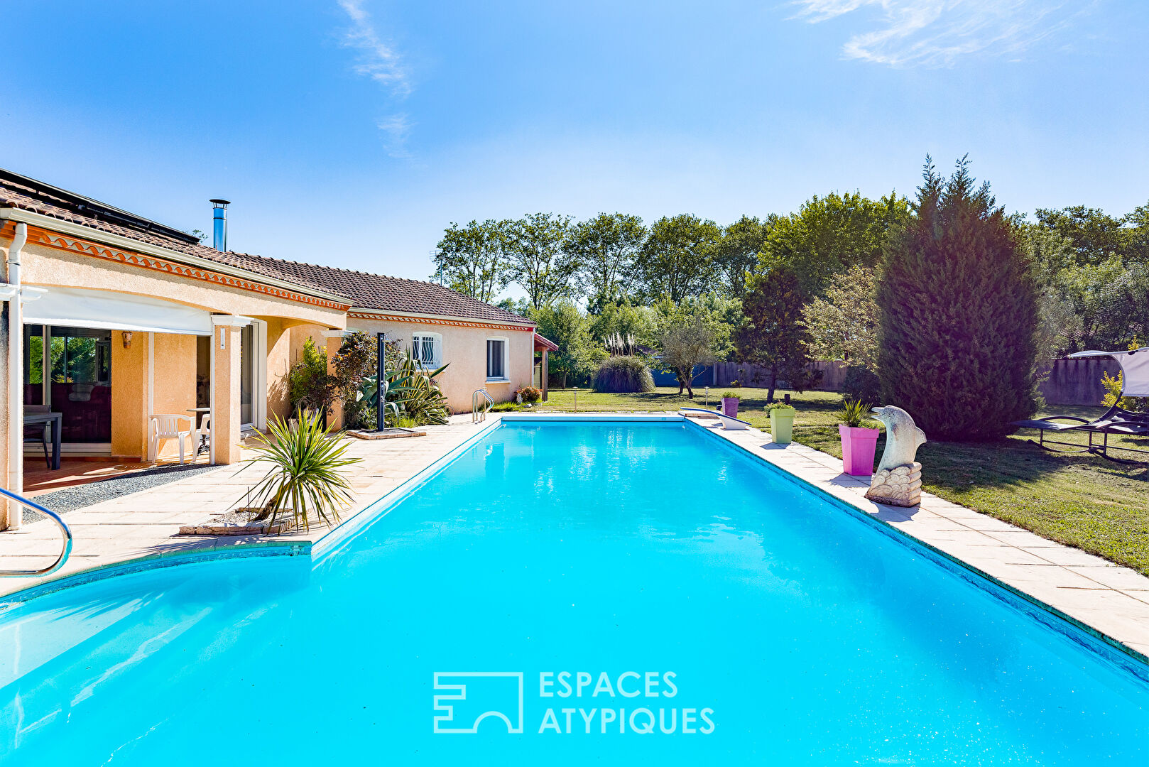 Villa de plain-pied avec piscine