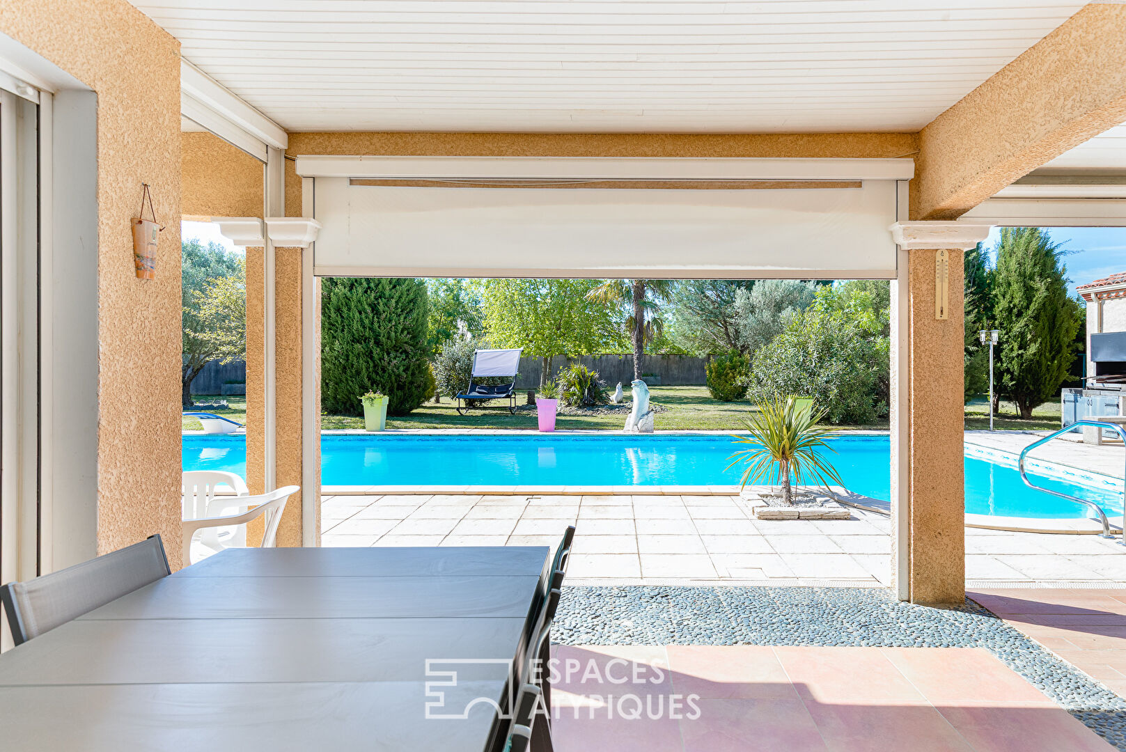 Villa de plain-pied avec piscine