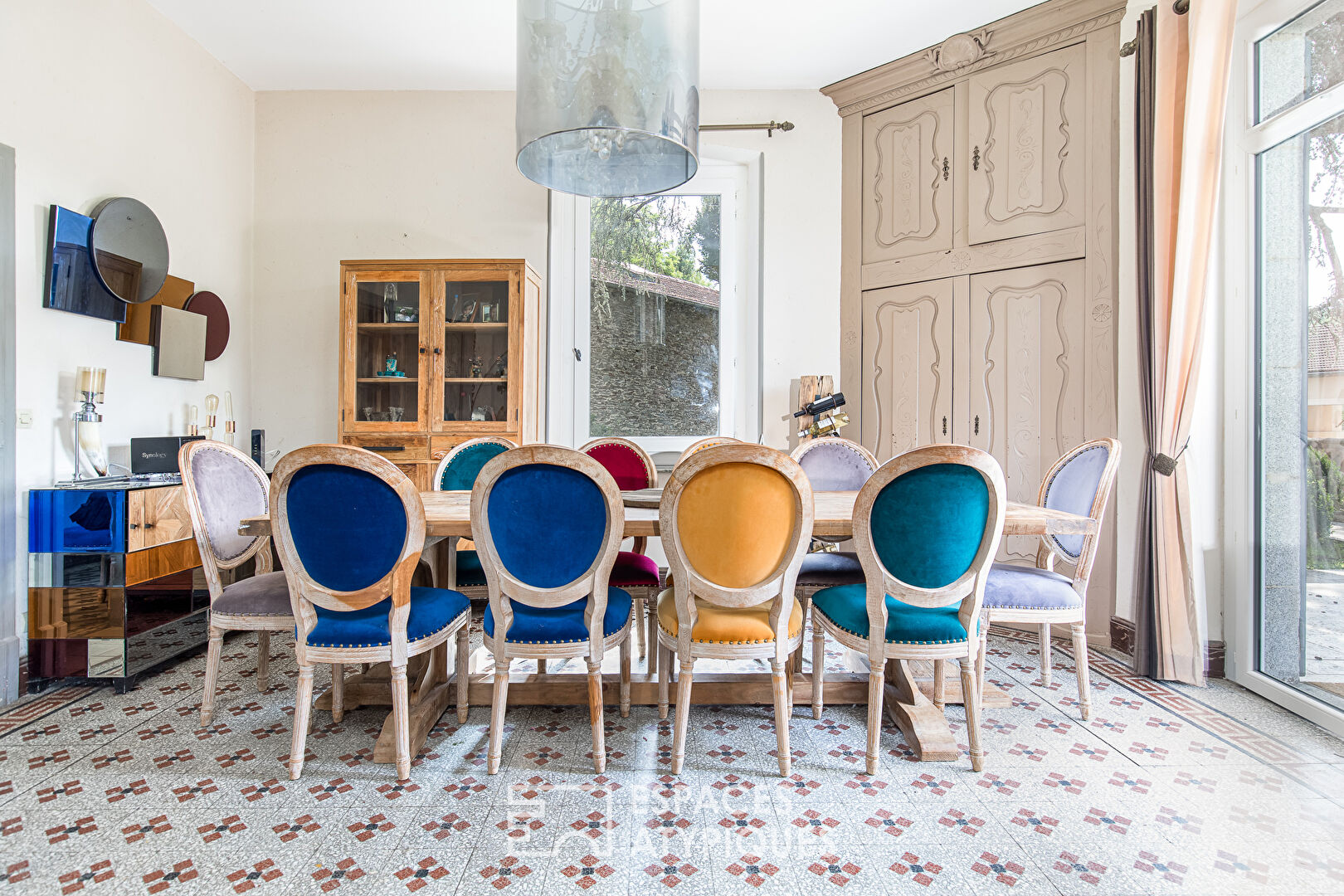 Mansion with swimming pool