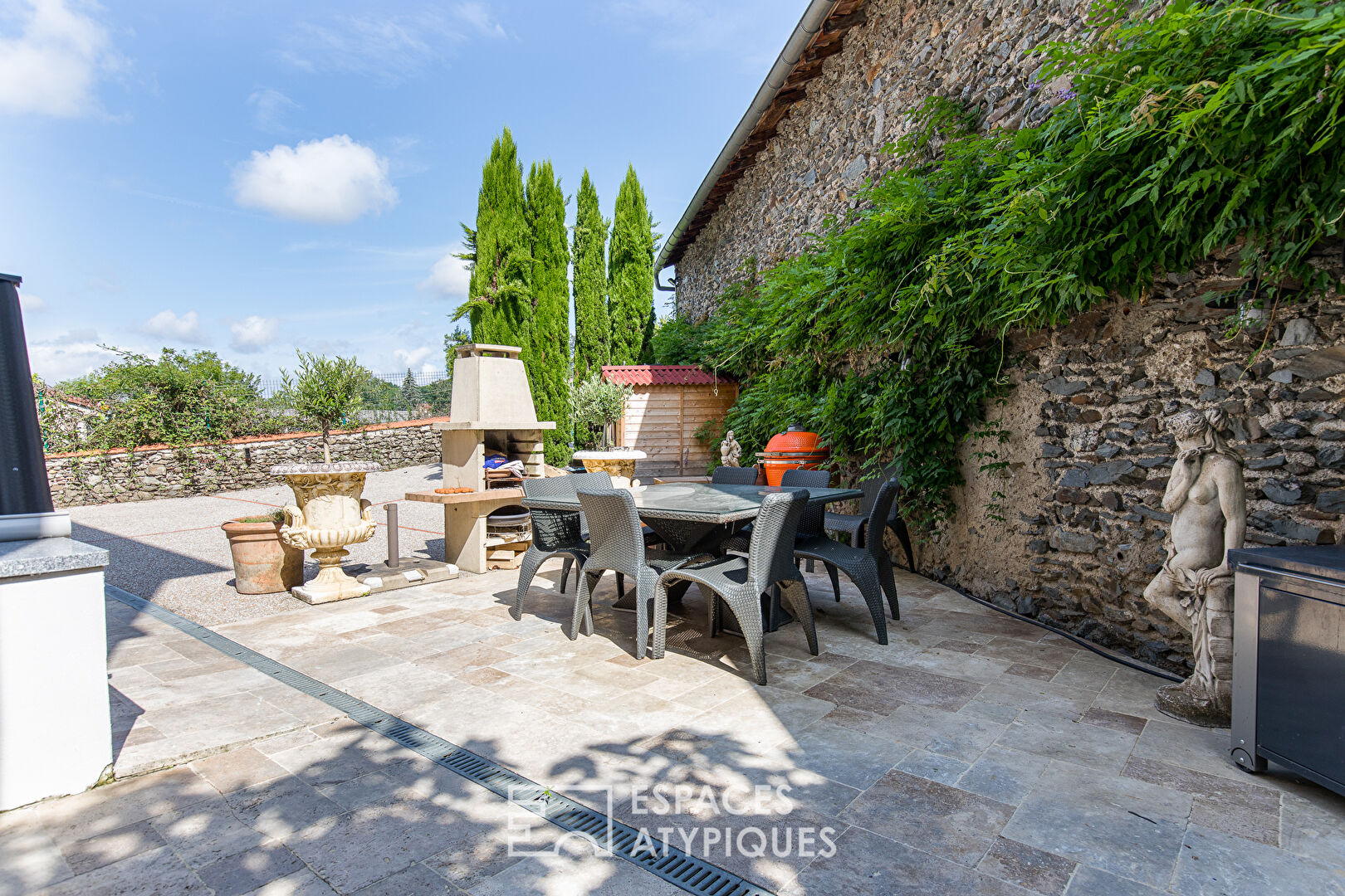 Mansion with swimming pool