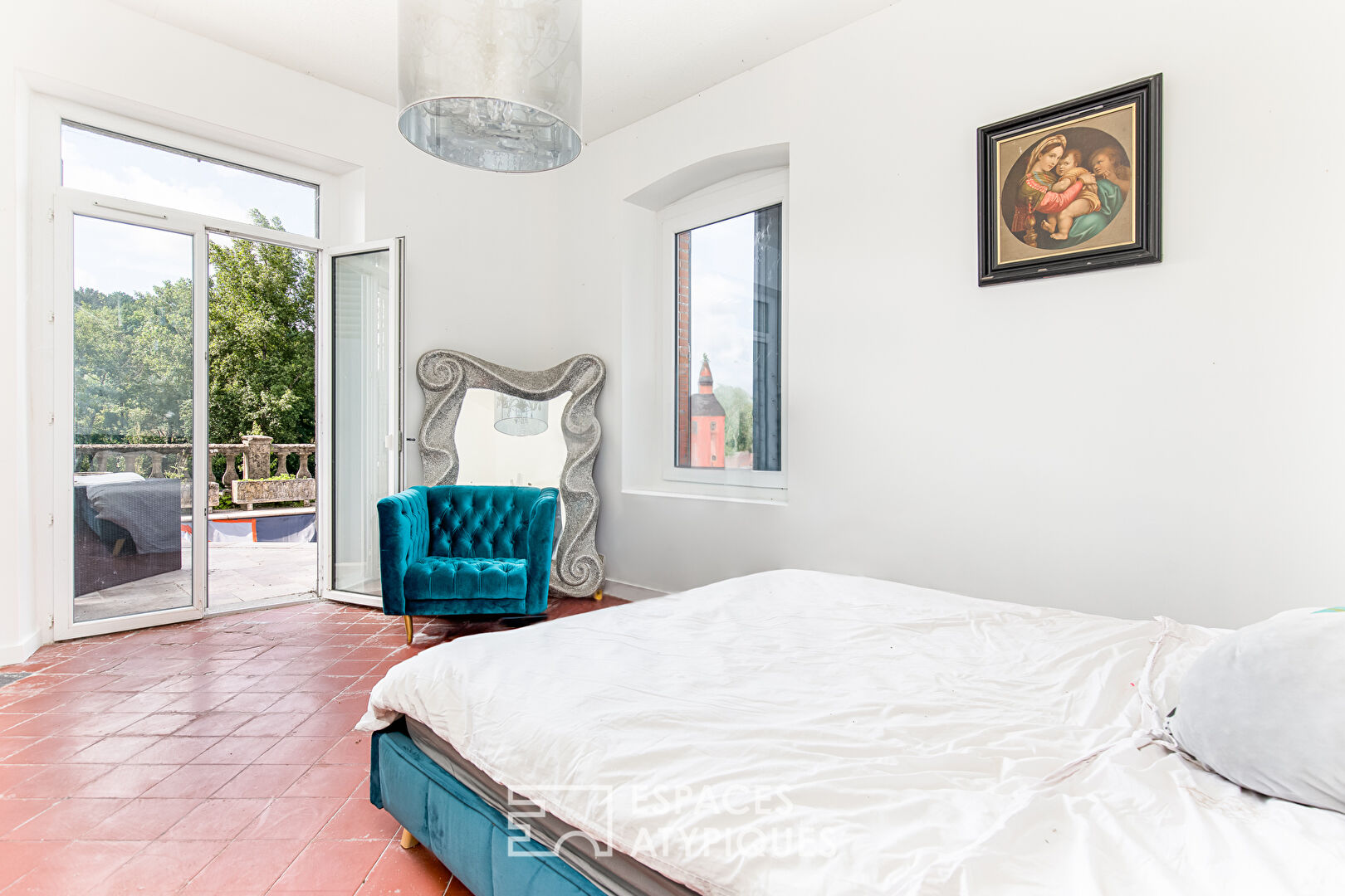 Mansion with swimming pool