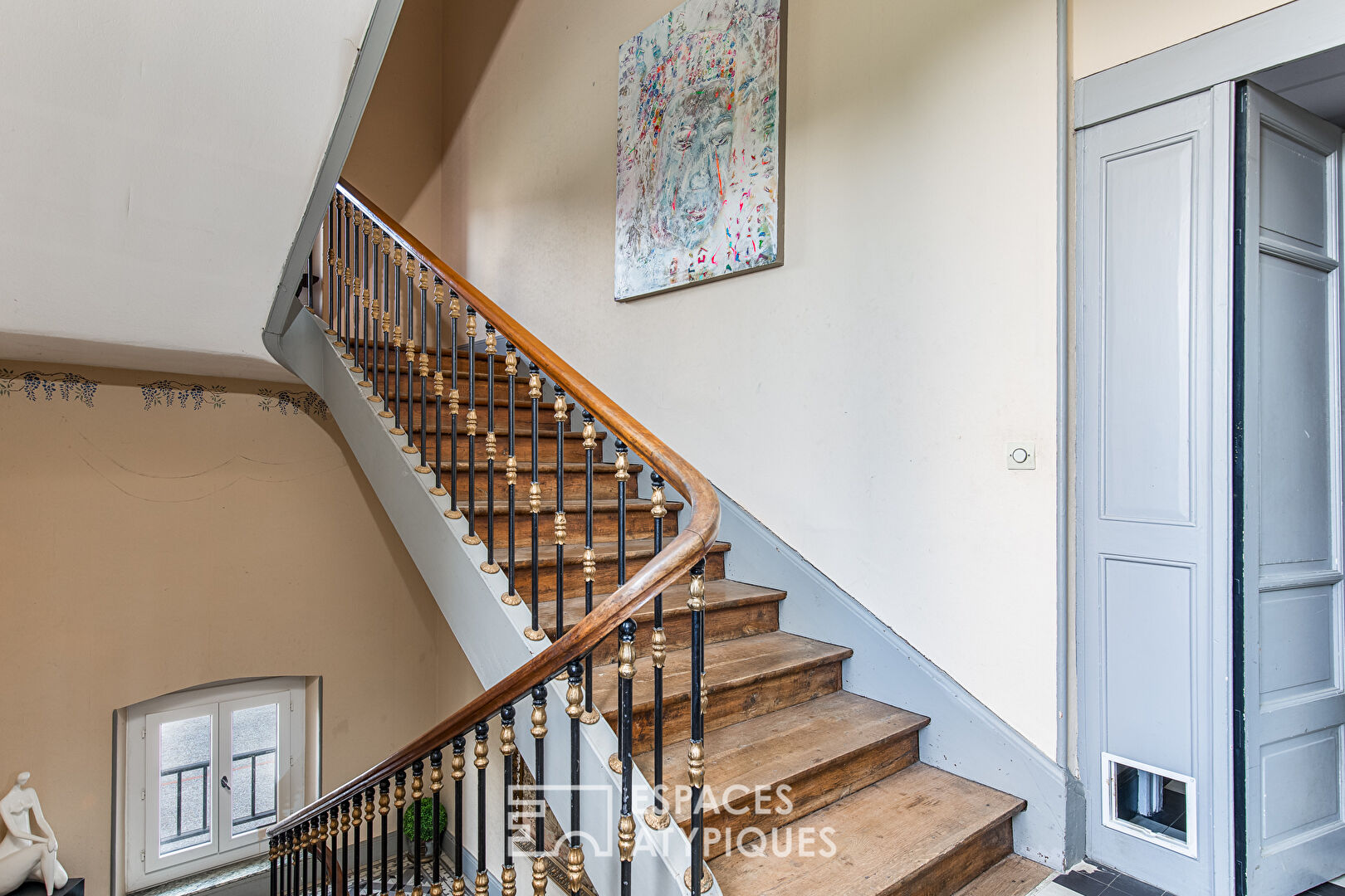 Mansion with swimming pool