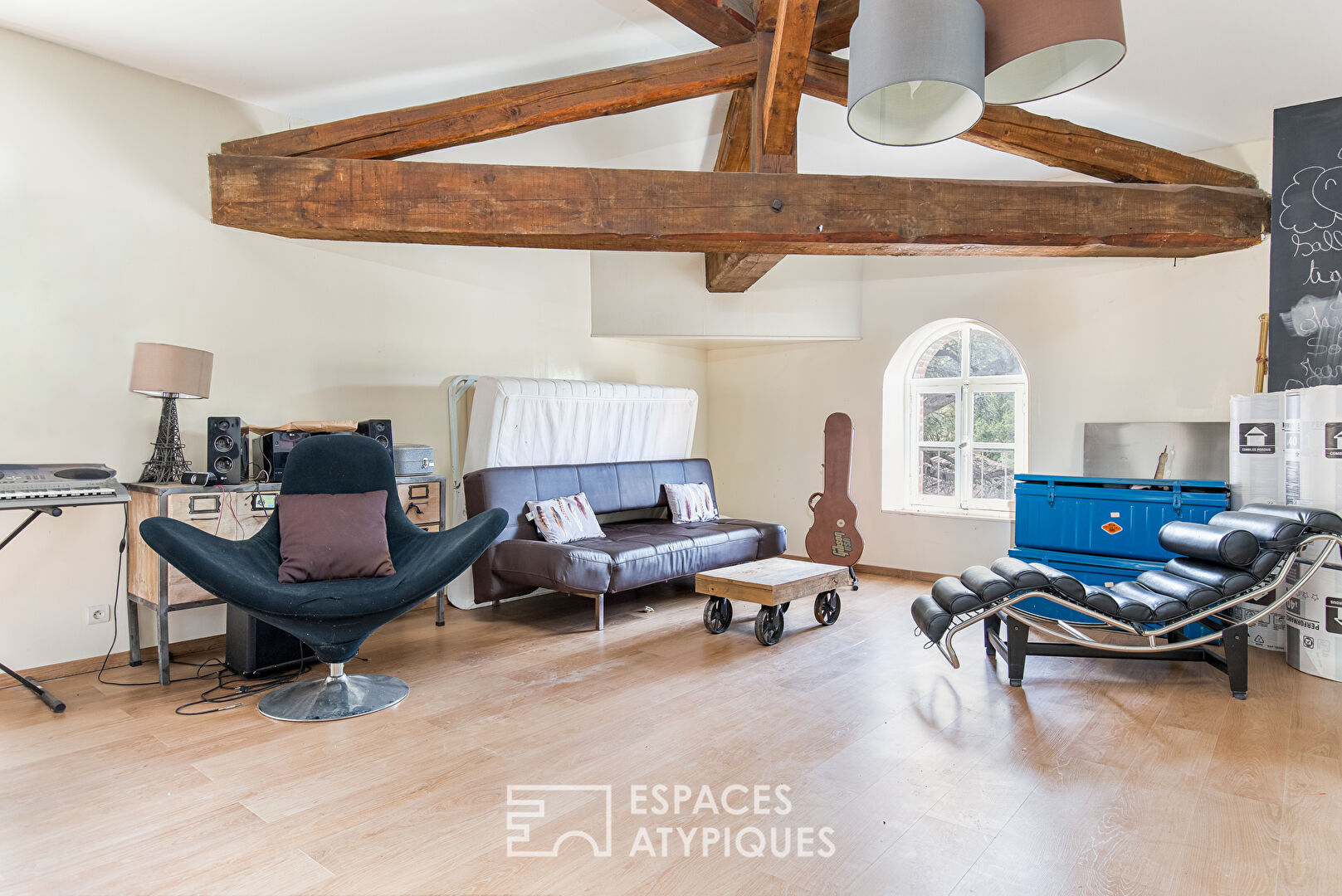 Mansion with swimming pool