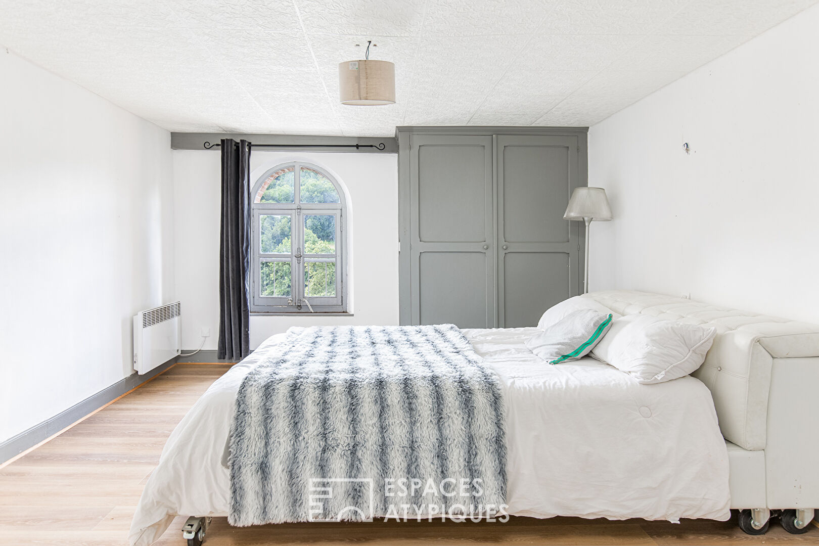 Mansion with swimming pool