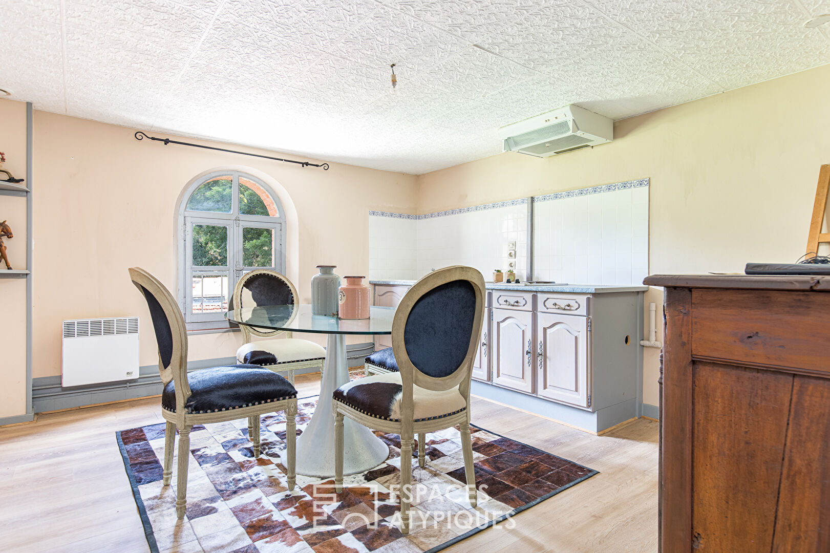 Mansion with swimming pool