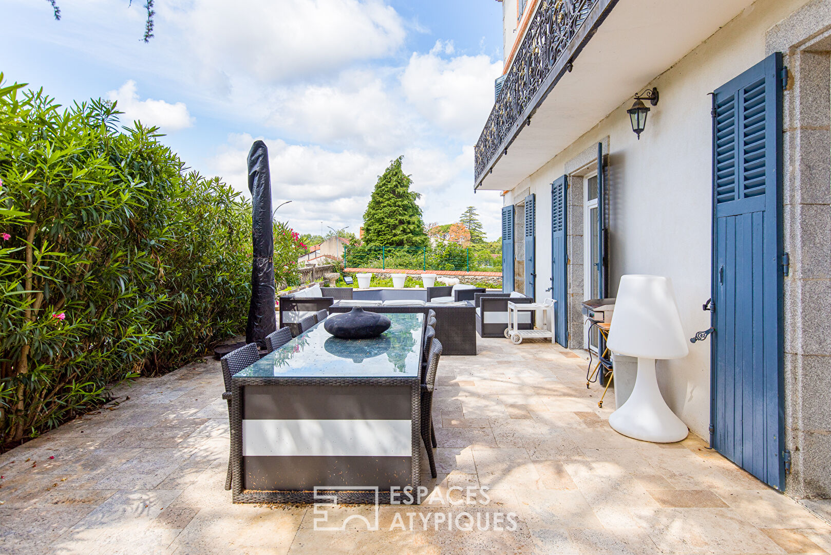 Mansion with swimming pool