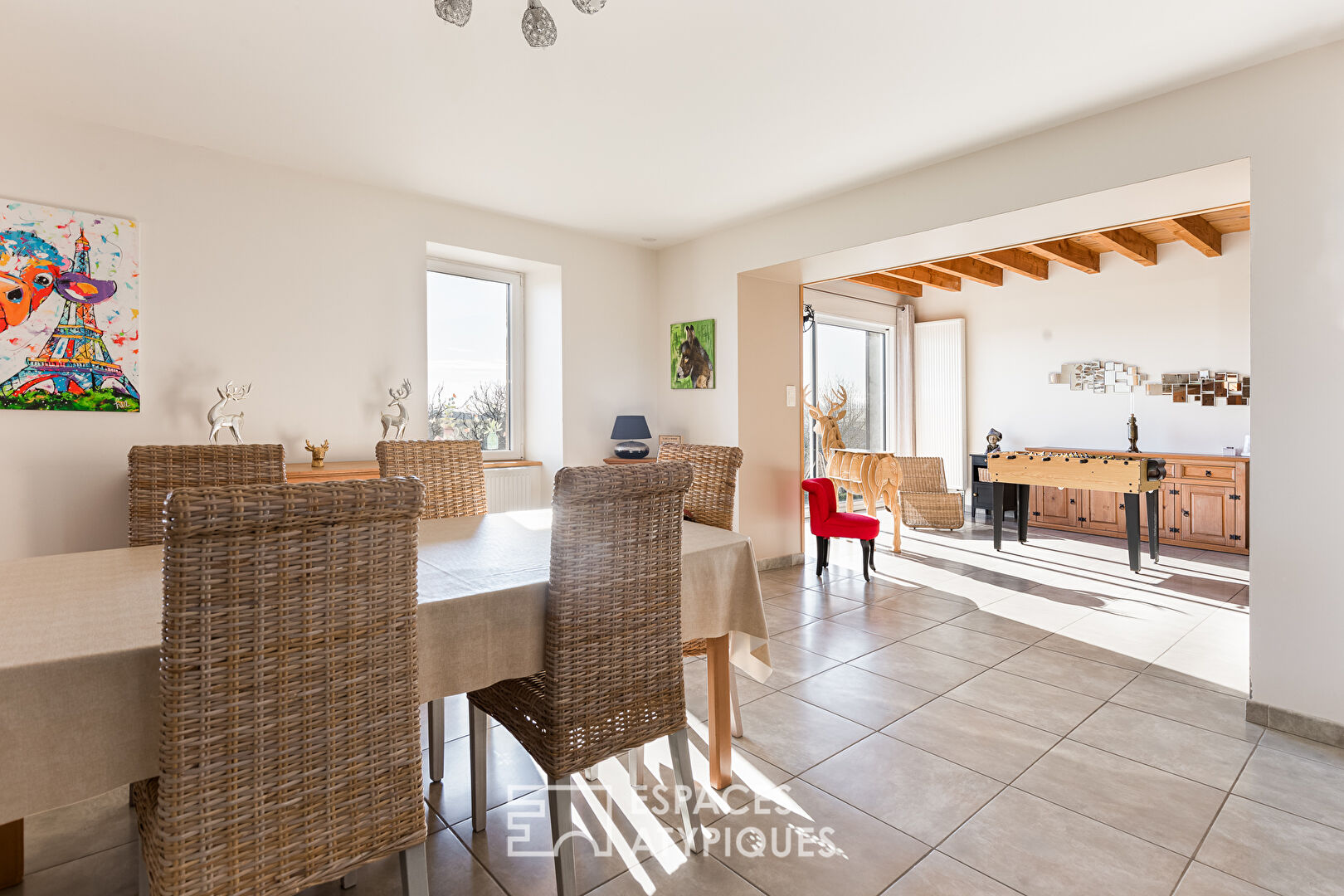 Ensemble immobilier en pierres dans la campagne tarnaise