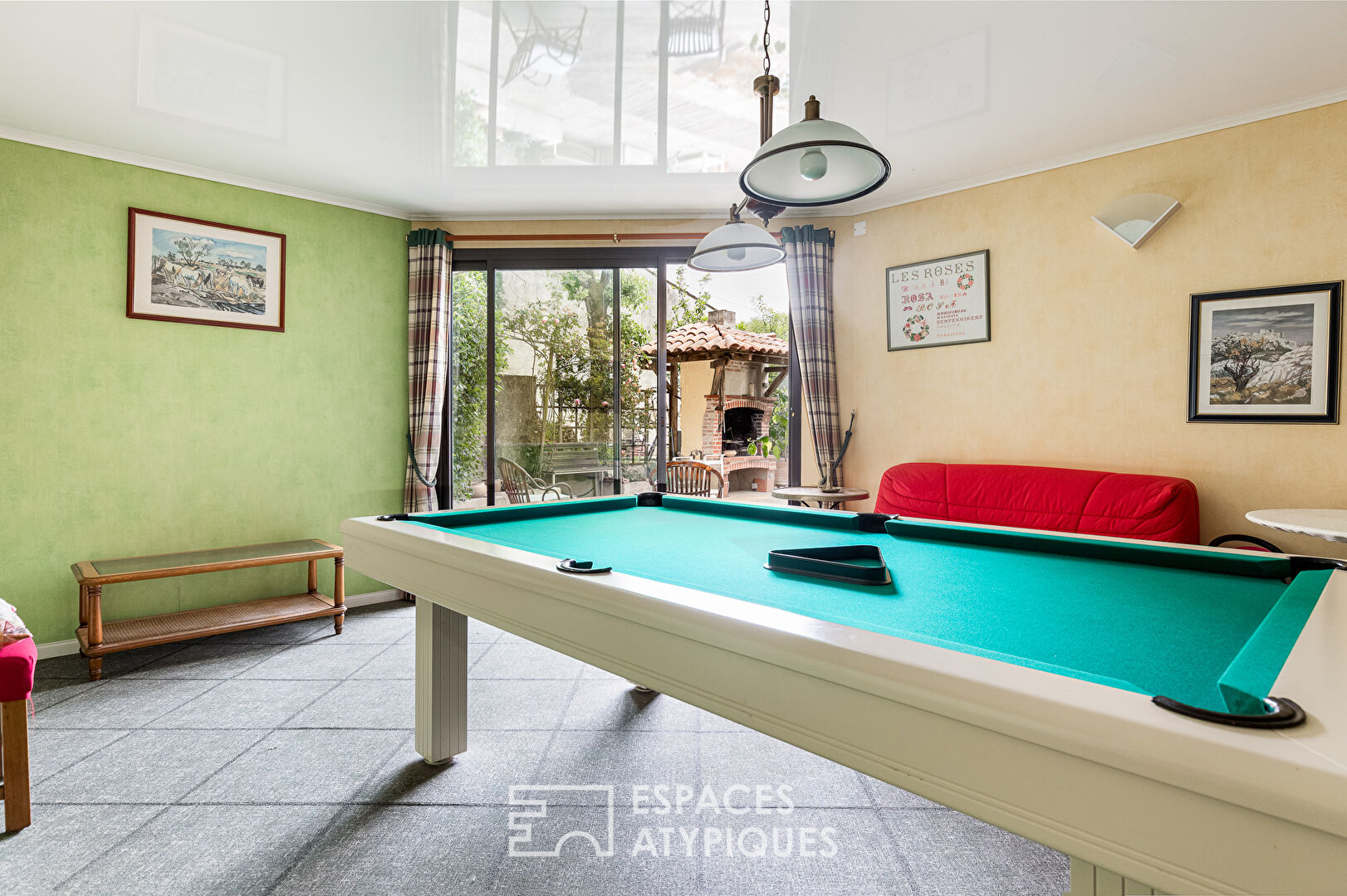 Maison de charme avec piscine dans un écrin de verdure à CUNAC