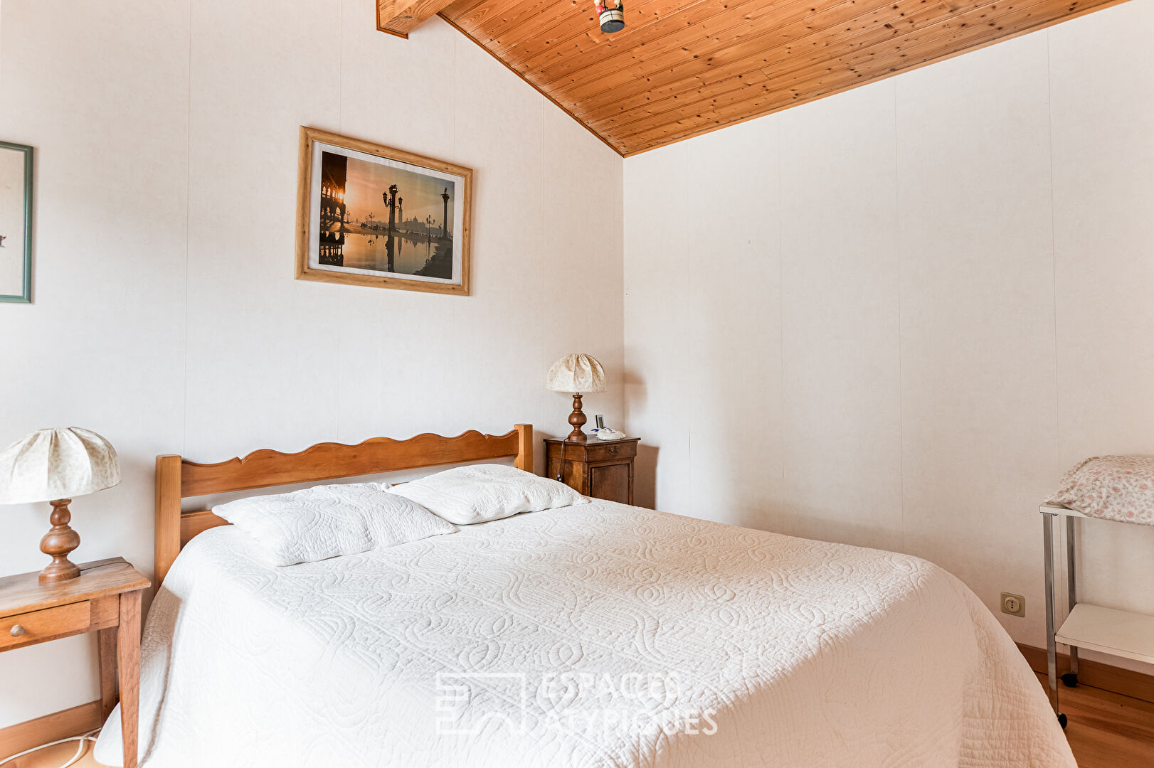 Maison de charme avec piscine dans un écrin de verdure à CUNAC