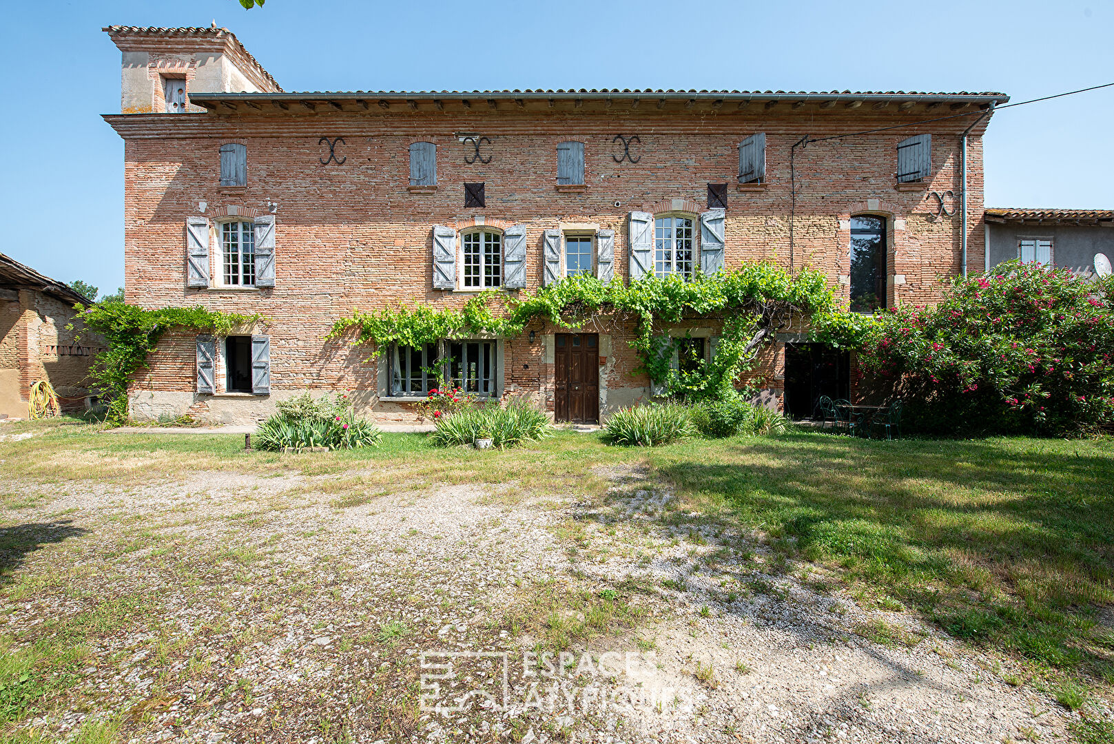 Charming property in the heart of the rolling Tarn countryside