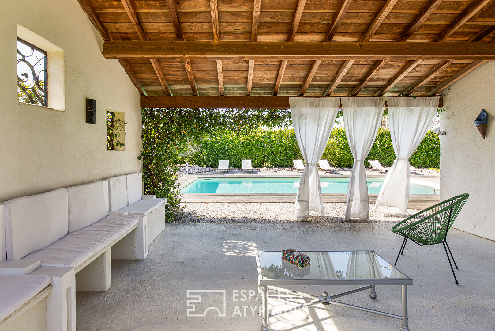 Superb country estate, with gîte and guest rooms.