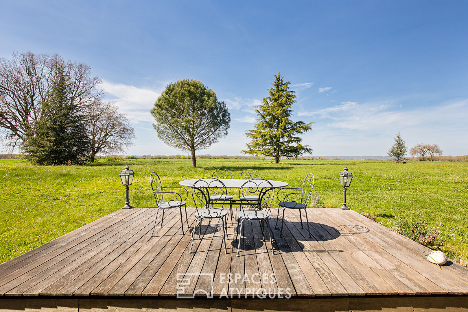 Superb country estate, with gîte and guest rooms.