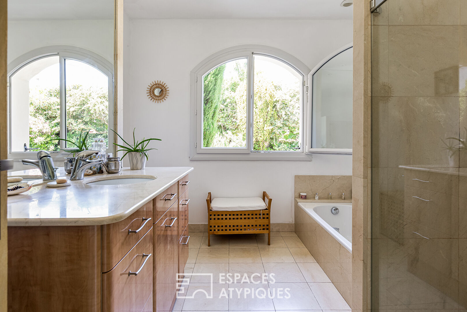 Beautiful villa with swimming pool on the heights of RABASTENS