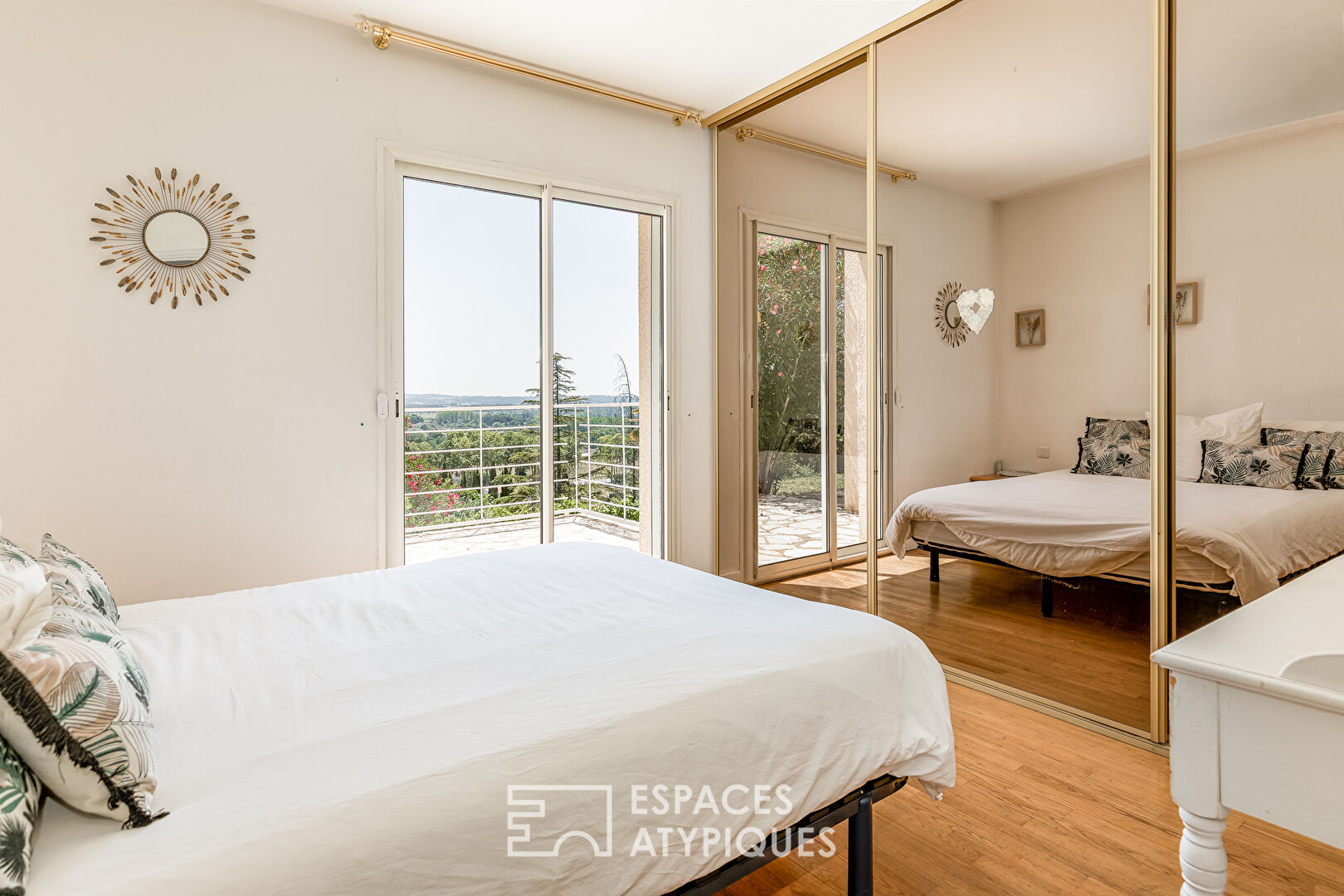 Beautiful villa with swimming pool on the heights of RABASTENS