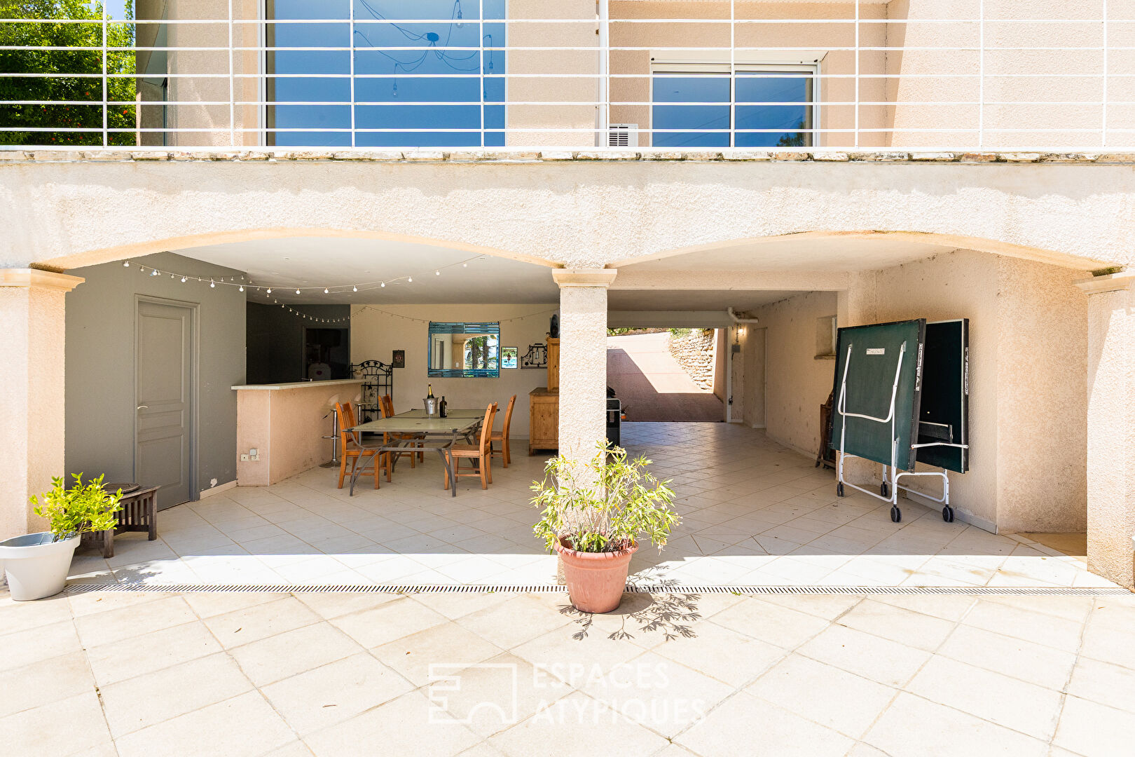 Beautiful villa with swimming pool on the heights of RABASTENS