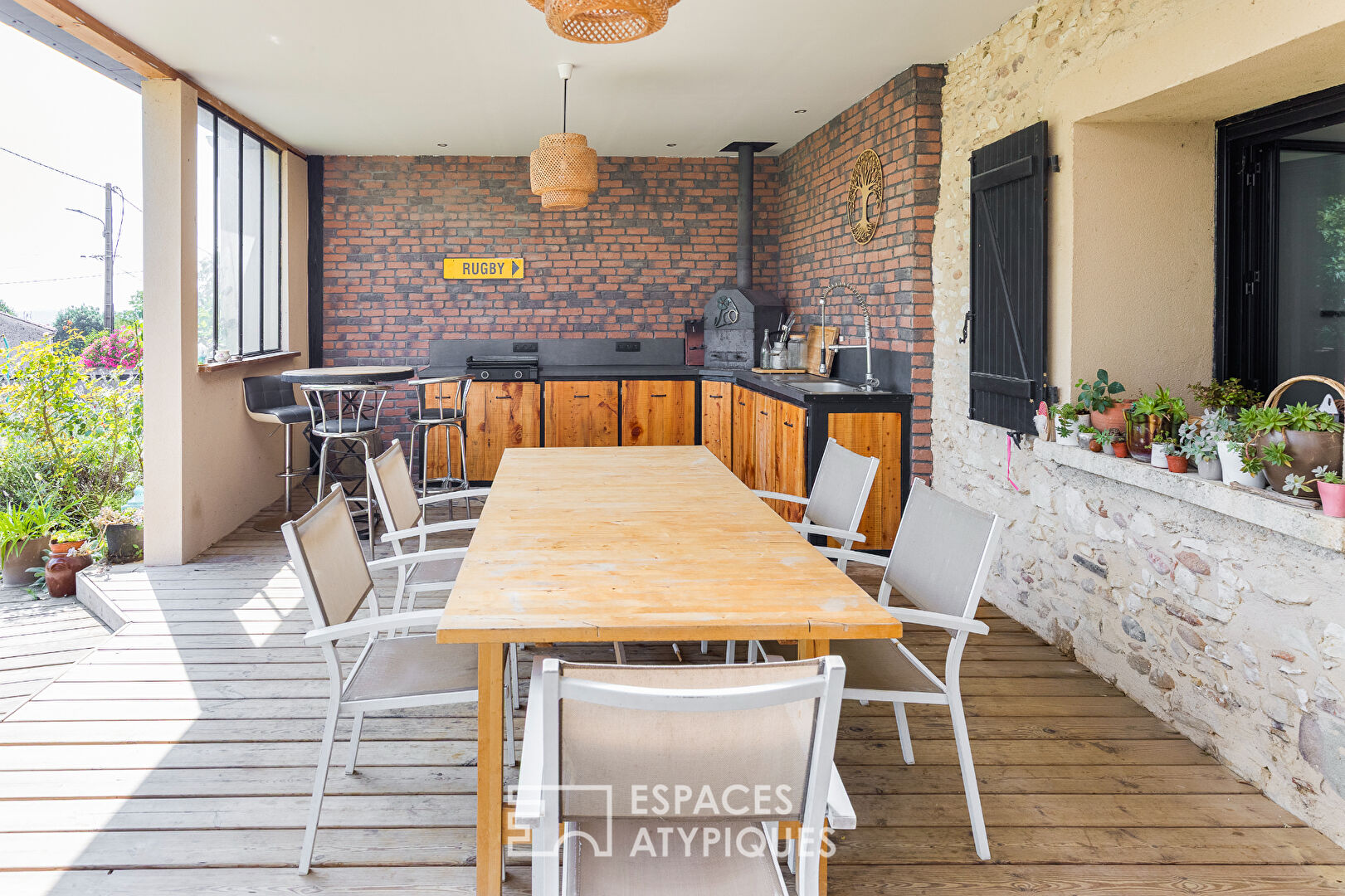 Maison clé en main avec jardin et bassin de nage