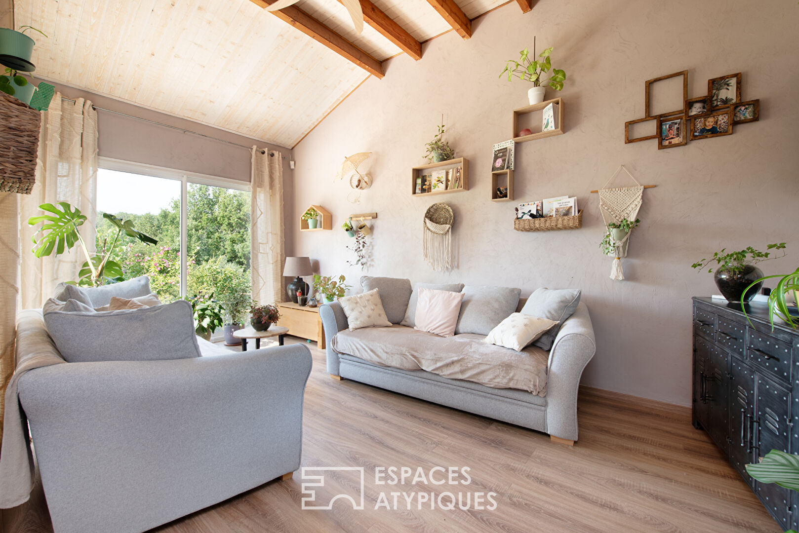 Single-story house with swimming pool on the outskirts of Castres