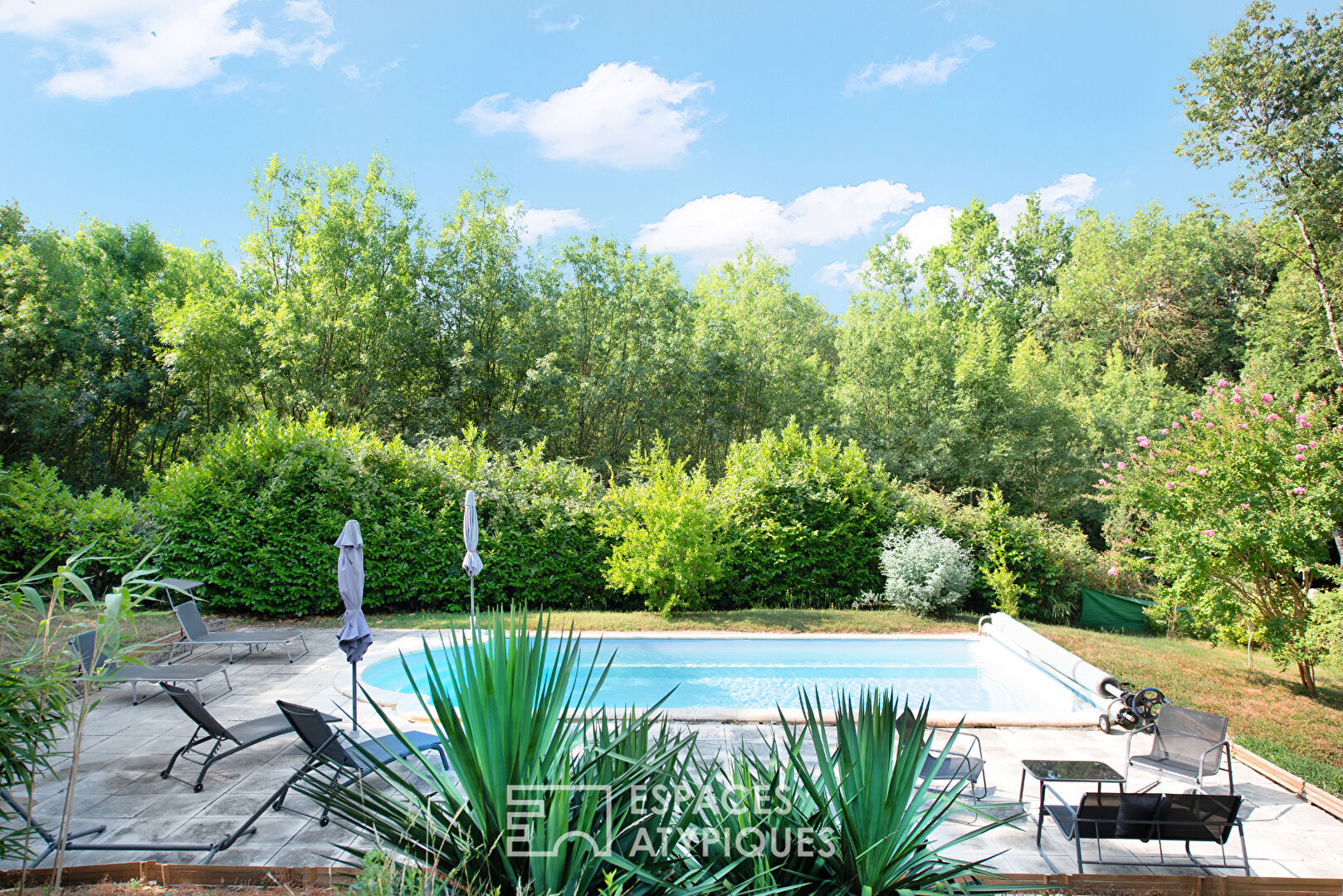 Single-story house with swimming pool on the outskirts of Castres