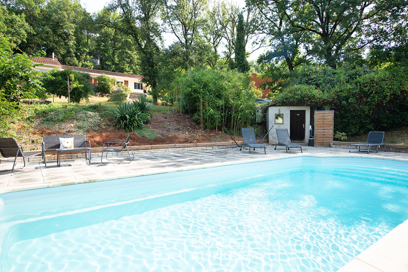 Single-story house with swimming pool on the outskirts of Castres