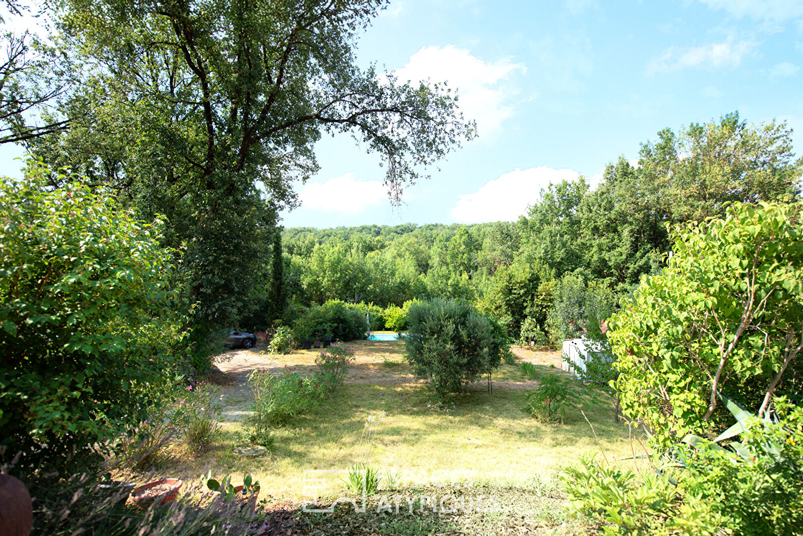 Single-story house with swimming pool on the outskirts of Castres